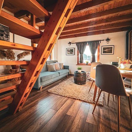 Woodenhouse With Two Apartments Otočac Zewnętrze zdjęcie