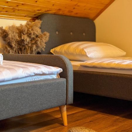 Woodenhouse With Two Apartments Otočac Zewnętrze zdjęcie