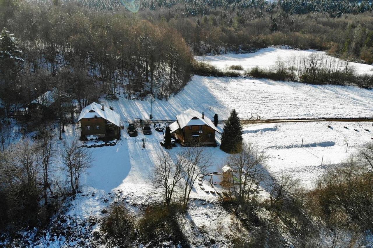 Woodenhouse With Two Apartments Otočac Zewnętrze zdjęcie