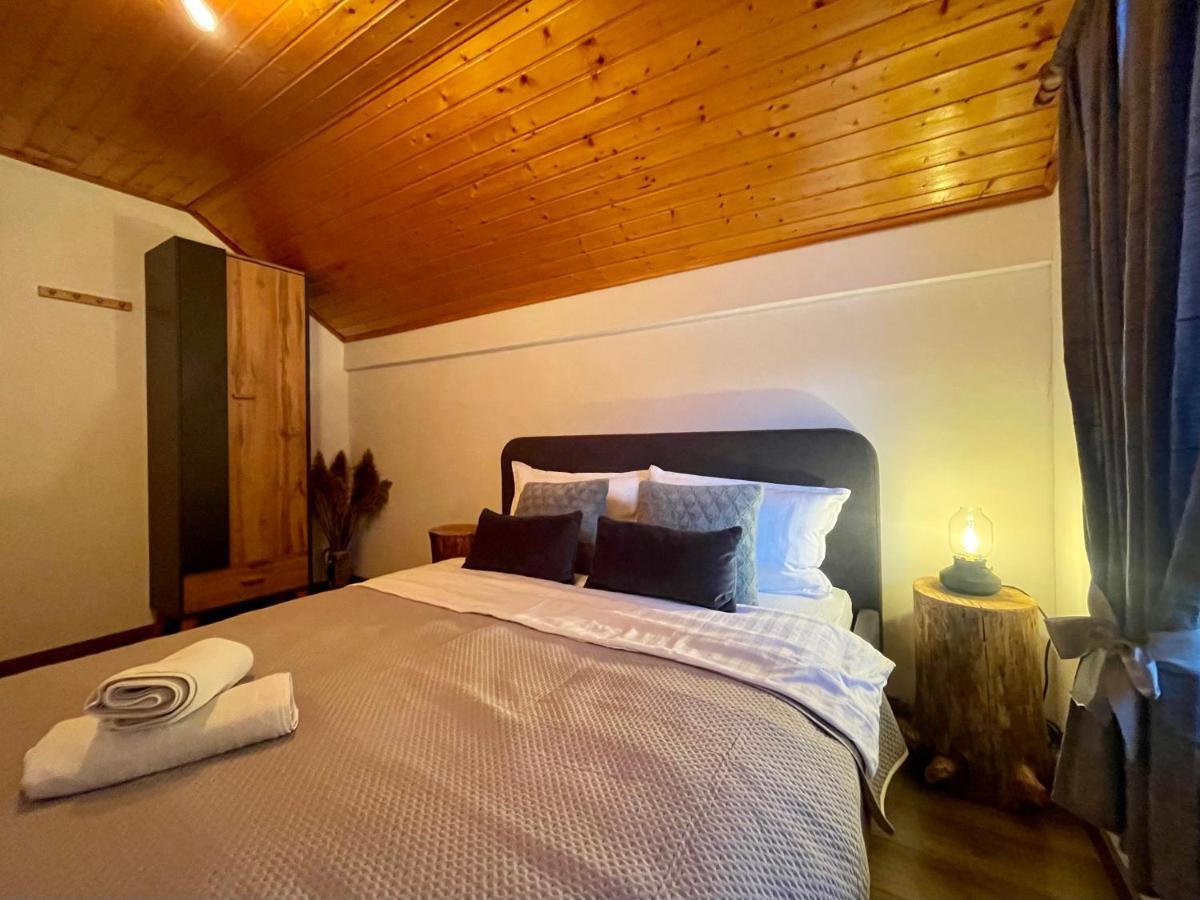 Woodenhouse With Two Apartments Otočac Zewnętrze zdjęcie