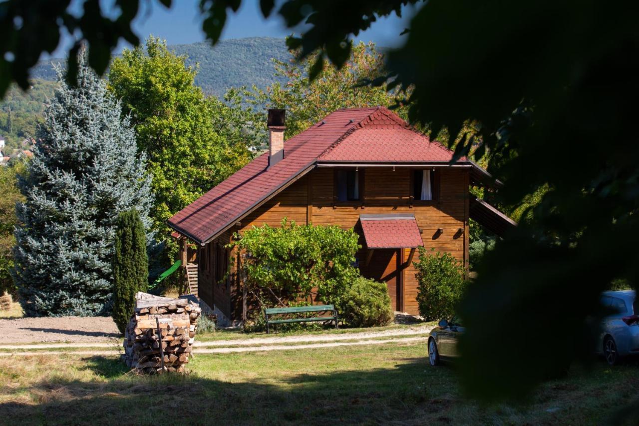 Woodenhouse With Two Apartments Otočac Zewnętrze zdjęcie