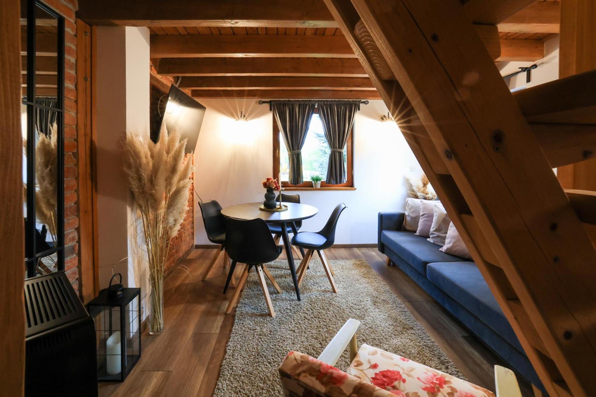 Woodenhouse With Two Apartments Otočac Zewnętrze zdjęcie