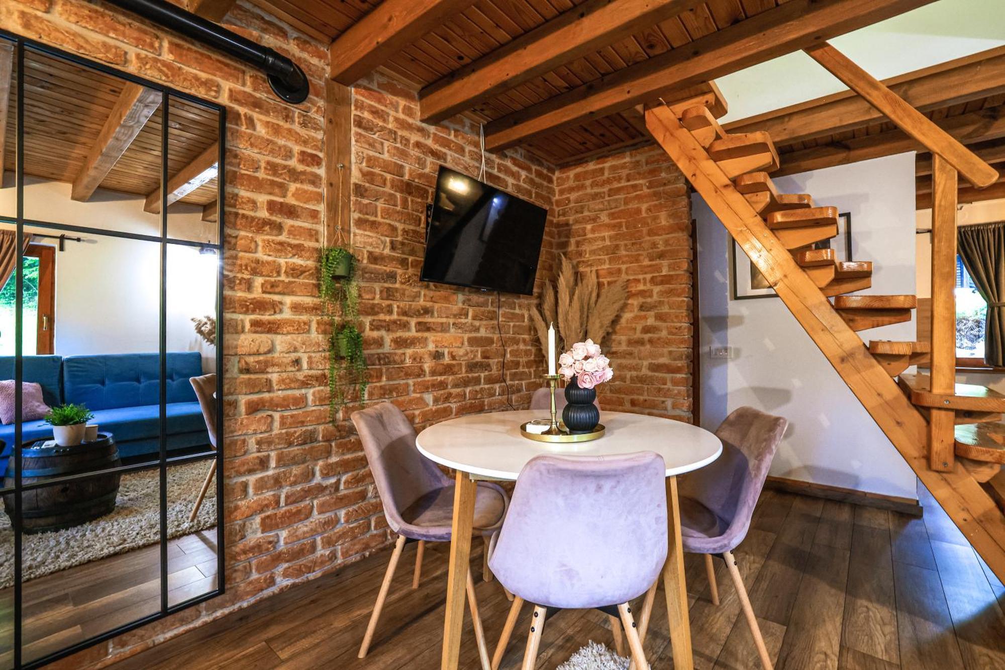 Woodenhouse With Two Apartments Otočac Zewnętrze zdjęcie