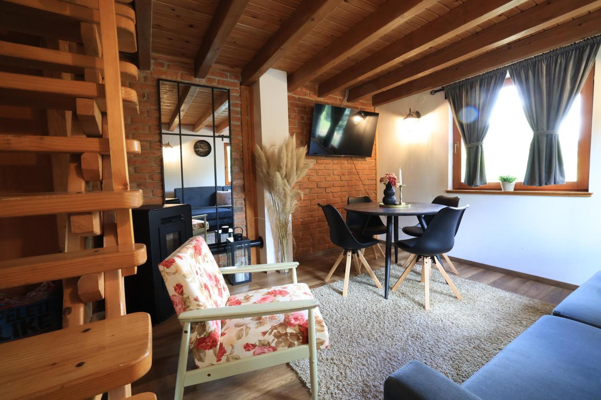 Woodenhouse With Two Apartments Otočac Zewnętrze zdjęcie