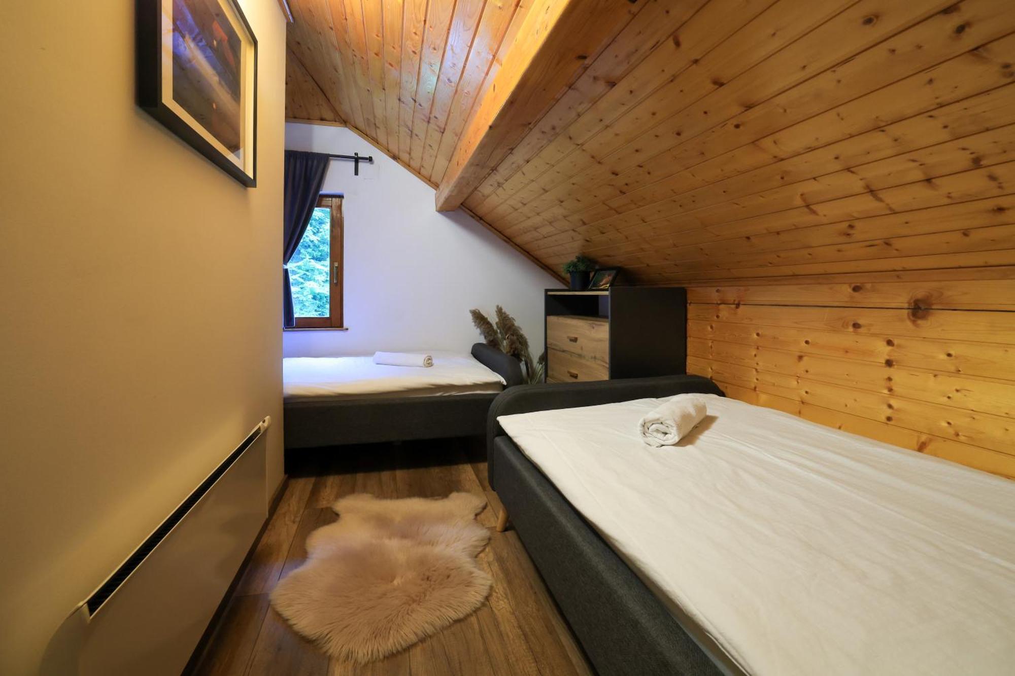 Woodenhouse With Two Apartments Otočac Zewnętrze zdjęcie