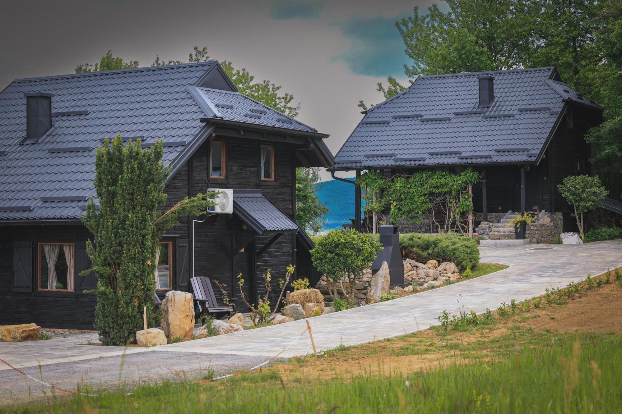 Woodenhouse With Two Apartments Otočac Zewnętrze zdjęcie