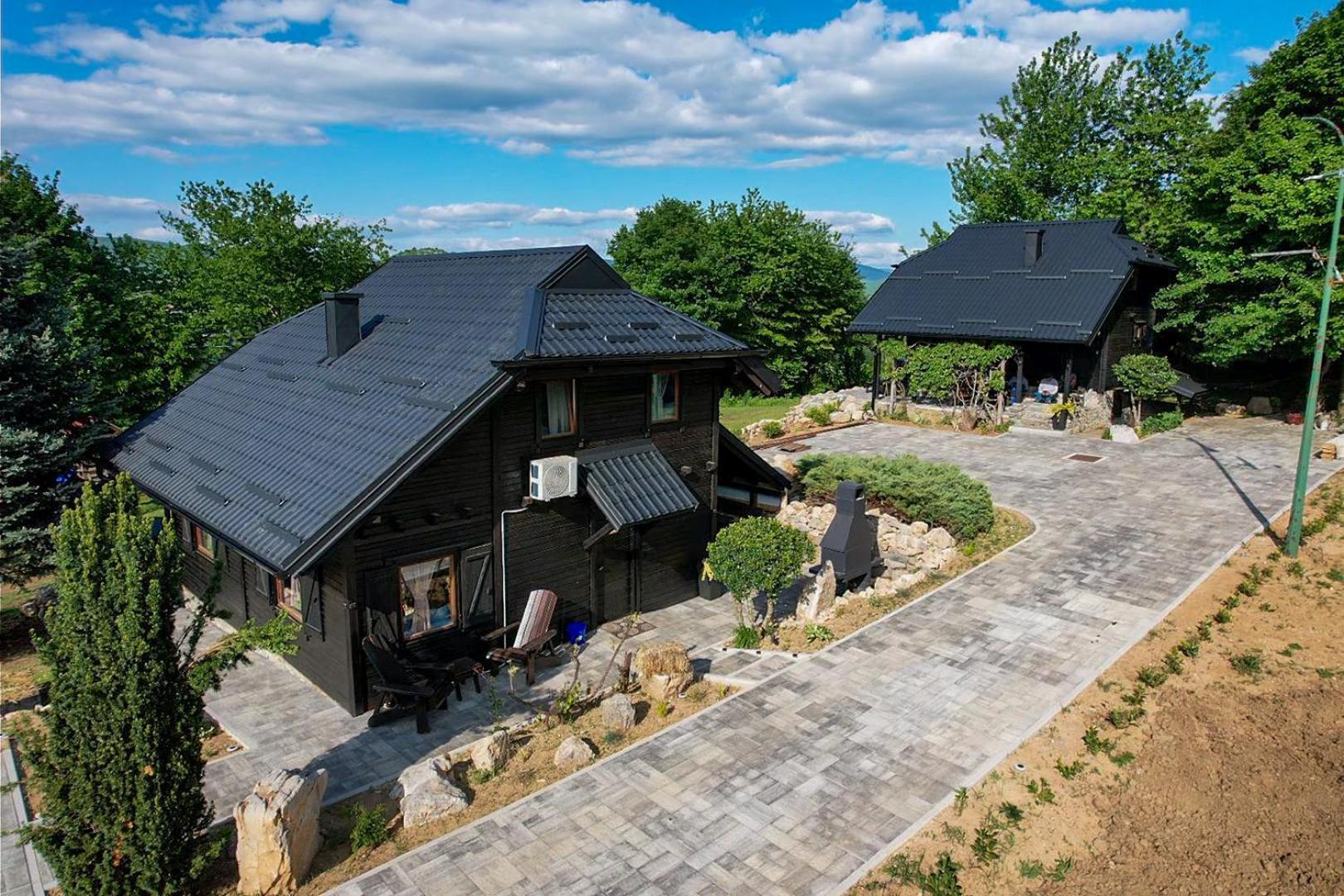 Woodenhouse With Two Apartments Otočac Zewnętrze zdjęcie